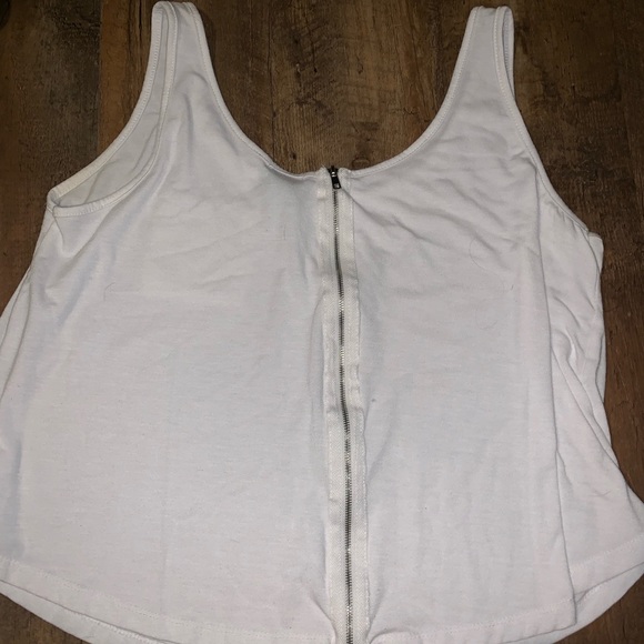 Cropped tank Top with Front pocket and back zipper - Picture 2 of 2